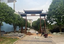 湖北咸寧農(nóng)家樂(lè)簡(jiǎn)易防腐木門樓牌坊