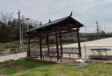 特別適合鄉(xiāng)村振新的防腐木長(zhǎng)廊